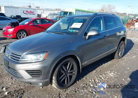 2016 Volkswagen Touareg Vr6 Lux z USA, uszkodzony, nr VIN WVGEF9BP1GD008867